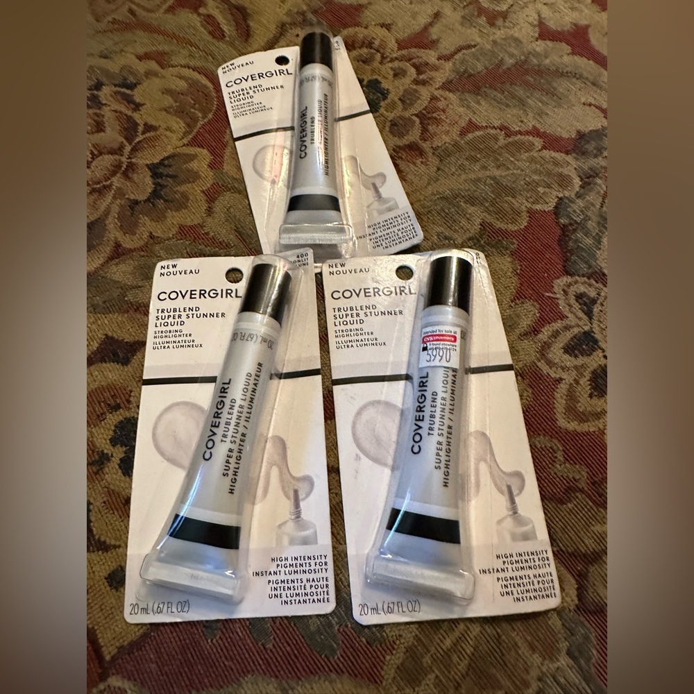 3 Tubes- NWT- Covergirl Moonlit Trublend Super Stunner Liquid